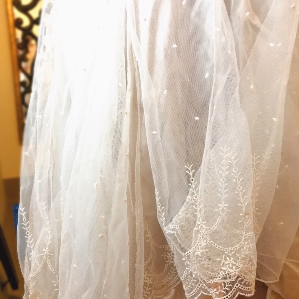 Delicate, feminine & sexy cream lace dress - Picture 6 of 8